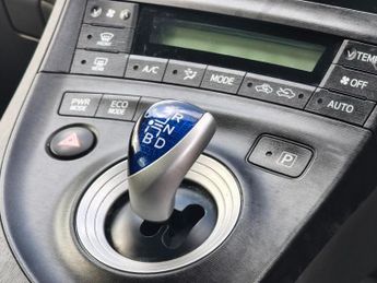 TOYOTA PRIUS 1.8 Saloon 4dr Petrol Hybrid CVT (120 g/km, 70 bhp)