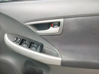 TOYOTA PRIUS 1.5 Saloon 4dr Petrol Hybrid CVT (120 g/km, 70 bhp)
