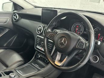 MERCEDES-BENZ A-CLASS 1.6 A180 SE Hatchback 5dr Petrol 7G-DCT Euro 6 (s/s) (122 ps)