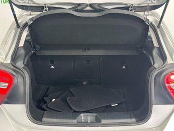 MERCEDES-BENZ A-CLASS 1.6 A180 SE Hatchback 5dr Petrol 7G-DCT Euro 6 (s/s) (122 ps)