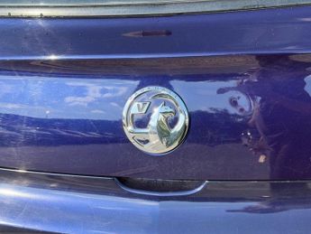 VAUXHALL ADAM 1.4 16v GLAM Hatchback 3dr Petrol Manual Euro 5 (87 ps)