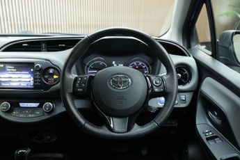 TOYOTA YARIS 1.5 VVT-h Icon Tech Hatchback 5dr Petrol Hybrid E-CVT Euro 6 (s/