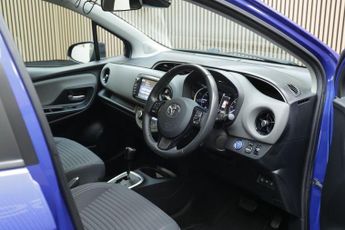 TOYOTA YARIS 1.5 VVT-h Icon Tech Hatchback 5dr Petrol Hybrid E-CVT Euro 6 (s/