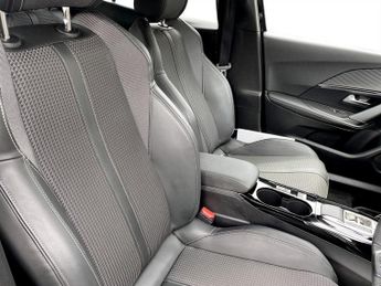 PEUGEOT E-2008 50kWh GT SUV 5dr Electric Auto (7kW Charger) (136 ps)