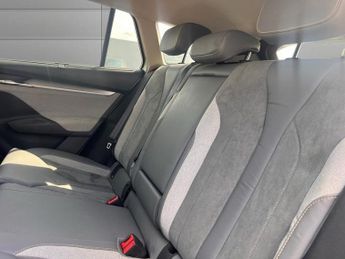 SKODA ENYAQ iV 62kWh 60 Nav Lounge SUV 5dr Electric Auto (179 ps)