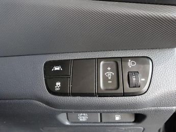 HYUNDAI IONIQ 1.6 h-GDi GPF Premium Hatchback 5dr Petrol Hybrid DCT Euro 6 (s/
