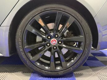 JAGUAR XE 2.0i GPF R-Sport Saloon 4dr Petrol Auto Euro 6 (s/s) (200 ps)