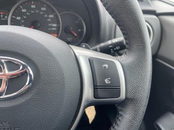 TOYOTA YARIS 1.33 Dual VVT-i TR Hatchback 5dr Petrol Multidrive S Euro 5 (101