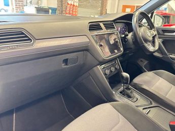VOLKSWAGEN TIGUAN 2.0 TDI R-Line Tech SUV 5 Door Diesel Automatic DSG White Euro 6