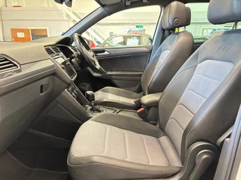 VOLKSWAGEN TIGUAN 2.0 TDI R-Line Tech SUV 5 Door Diesel Automatic DSG White Euro 6