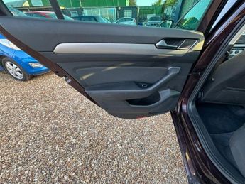 VOLKSWAGEN PASSAT 2.0 TDI BlueMotion Tech SE Business Estate 5dr Diesel DSG Euro 6