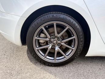 TESLA Model 3 (Dual Motor) Long Range Saloon 4dr Electric Auto 4WDE (346 ps)