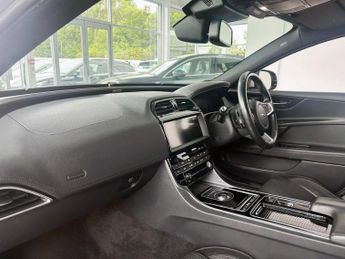 JAGUAR XE 2.0i GPF Portfolio Saloon 4dr Petrol Auto Euro 6 (s/s) (250 ps) 