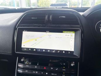 JAGUAR XE 2.0i GPF Portfolio Saloon 4dr Petrol Auto Euro 6 (s/s) (250 ps) 