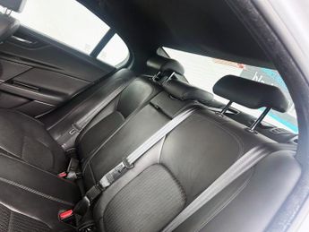JAGUAR XE 2.0i GPF Portfolio Saloon 4dr Petrol Auto Euro 6 (s/s) (250 ps) 