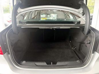 JAGUAR XE 2.0i GPF Portfolio Saloon 4dr Petrol Auto Euro 6 (s/s) (250 ps) 