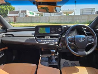 LEXUS ES 2.5 300h Saloon 4dr Petrol Hybrid E-CVT Euro 6 (s/s) (218 ps)