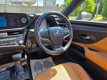 LEXUS ES 2.5 300h Saloon 4dr Petrol Hybrid E-CVT Euro 6 (s/s) (218 ps)
