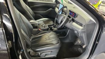 FORD MUSTANG MACH-E Standard Range 70kWh SUV 5dr Electric Automatic (269 ps)