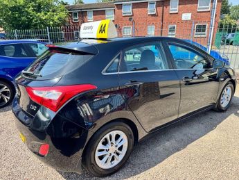 HYUNDAI I30 1.6 CRDi Blue Drive SE Hatchback 5dr Diesel Manual Euro 6 (s/s) 