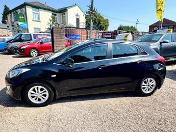 HYUNDAI I30 1.6 CRDi Blue Drive SE Hatchback 5dr Diesel Manual Euro 6 (s/s) 