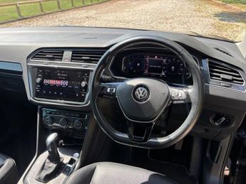 VOLKSWAGEN TIGUAN 2.0 TDI SEL SUV 5dr Diesel DSG 4Motion Euro 6 (s/s) (190 ps)