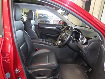 MG MG ZS 72.6kWh Trophy Long Range SUV 5dr Electric Auto (156 ps)