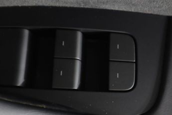 TESLA MODEL Y (Dual Motor) Performance Auto 4WDE 5dr