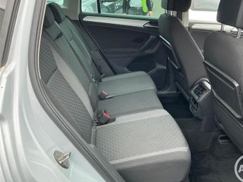 VOLKSWAGEN TIGUAN 2.0 TDI SE Navigation SUV 5dr Diesel DSG Euro 6 (s/s) (150 ps)