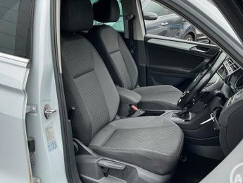 VOLKSWAGEN TIGUAN 2.0 TDI SE Navigation SUV 5dr Diesel DSG Euro 6 (s/s) (150 ps)