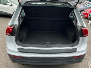 VOLKSWAGEN TIGUAN 2.0 TDI SE Navigation SUV 5dr Diesel DSG Euro 6 (s/s) (150 ps)