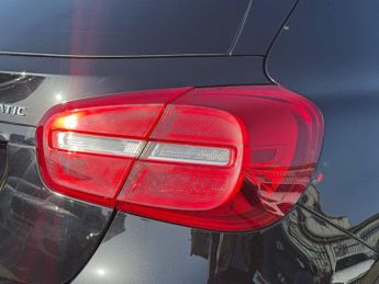 MERCEDES-BENZ GLA 2.1 GLA220d AMG Line (Premium) SUV 5dr Diesel 7G-DCT 4MATIC Euro