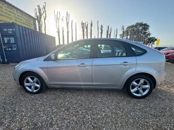 FORD FOCUS 1.6 Zetec Hatchback 5dr Petrol Automatic (184 g/km, 99 bhp)