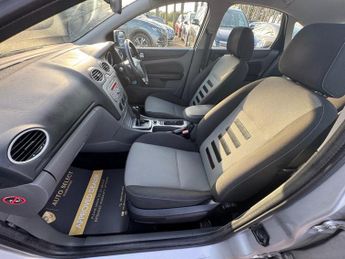 FORD FOCUS 1.6 Zetec Hatchback 5dr Petrol Automatic (184 g/km, 99 bhp)