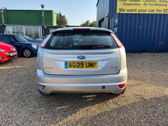 FORD FOCUS 1.6 Zetec Hatchback 5dr Petrol Automatic (184 g/km, 99 bhp)