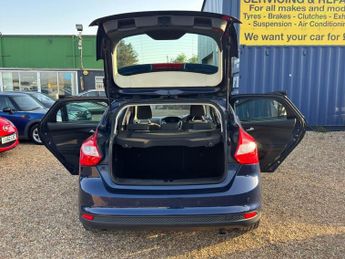 FORD FOCUS 1.6 Zetec Hatchback 5dr Petrol Powershift Euro 5 (125 ps)