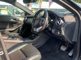 MERCEDES-BENZ GLA 2.1 GLA220d AMG Line (Premium) SUV 5dr Diesel 7G-DCT 4MATIC Euro