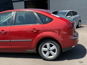 FORD FOCUS 1.6 Zetec Climate Hatchback 5dr Petrol Automatic (184 g/km, 99 b