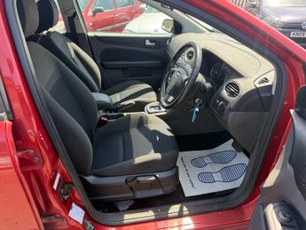 FORD FOCUS 1.6 Zetec Climate Hatchback 5dr Petrol Automatic (184 g/km, 99 b