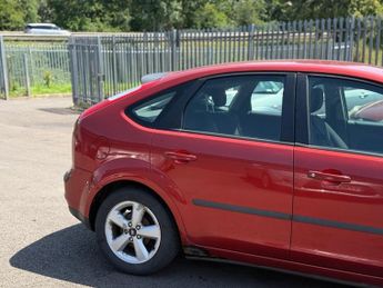 FORD FOCUS 1.6 Zetec Climate Hatchback 5dr Petrol Automatic (184 g/km, 99 b