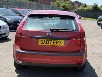 FORD FOCUS 1.6 Zetec Climate Hatchback 5dr Petrol Automatic (184 g/km, 99 b
