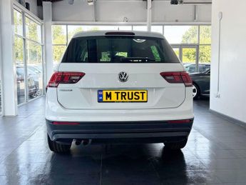 VOLKSWAGEN TIGUAN 2.0 TDI SE Navigation SUV 5dr Diesel DSG Euro 6 (s/s) (150 ps)