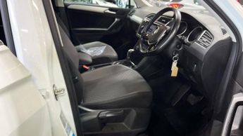 VOLKSWAGEN TIGUAN 2.0 TDI SE Navigation SUV 5dr Diesel DSG Euro 6 (s/s) (150 ps)