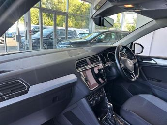 VOLKSWAGEN TIGUAN 2.0 TDI SE Navigation SUV 5dr Diesel DSG Euro 6 (s/s) (150 ps)