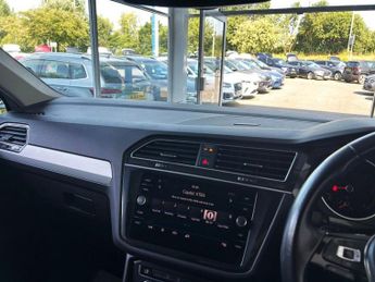 VOLKSWAGEN TIGUAN 2.0 TDI SE Navigation SUV 5dr Diesel DSG Euro 6 (s/s) (150 ps)