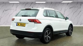 VOLKSWAGEN TIGUAN 2.0 TDI SE Navigation SUV 5dr Diesel DSG Euro 6 (s/s) (150 ps)