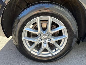 VOLVO XC60 2.0 T5 Momentum SUV 5dr Petrol Auto AWD Euro 6 (s/s) (250 ps)