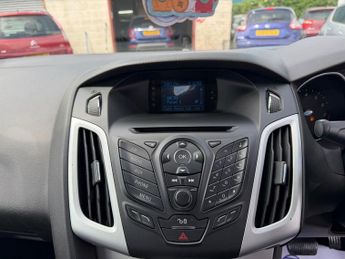 FORD FOCUS 1.6 Zetec Hatchback 5dr Petrol Powershift Euro 5 (125 ps)