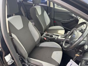 FORD FOCUS 1.6 Zetec Hatchback 5dr Petrol Powershift Euro 5 (125 ps)