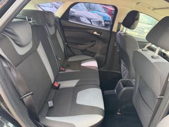 FORD FOCUS 1.6 Zetec Hatchback 5dr Petrol Powershift Euro 5 (125 ps)